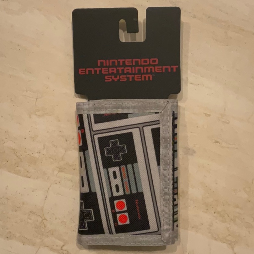 Nintendo NES Controller Trifold Wallet Men Nintendo Entertainment System New